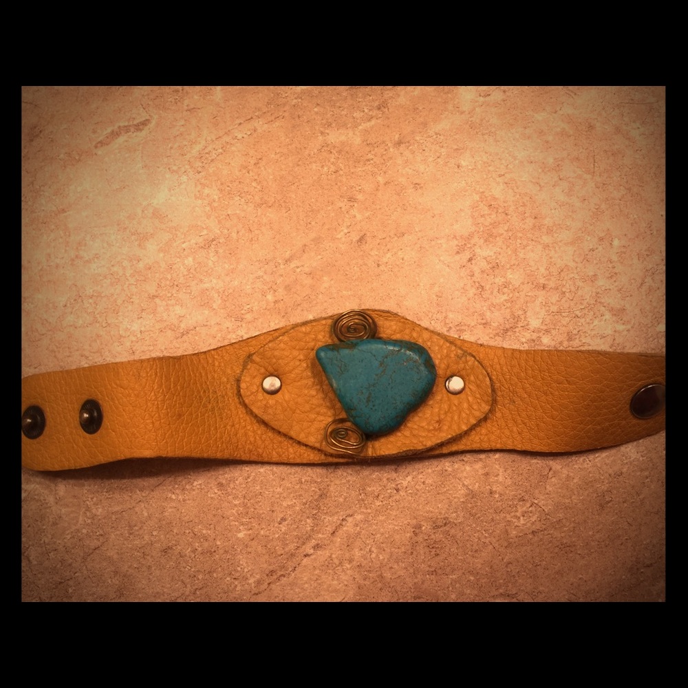Leather real and stone turquoise snap bracket